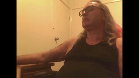 Snapshot of knobout chatting on March 3, 8:42 am knobout online show from March 3, 8:42 am