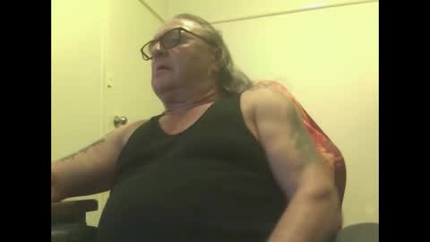 Snapshot of knobout chatting on March 5, 1:40 pm knobout online show from March 5, 1:40 pm