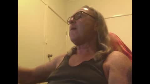 Snapshot of knobout chatting on March 25, 9:15 am knobout online show from March 25, 9:15 am