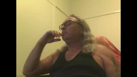 Snapshot of knobout chatting on March 26, 12:44 pm knobout online show from March 26, 12:44 pm
