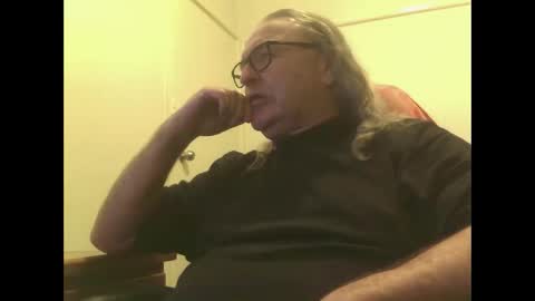 Snapshot of knobout chatting on April 22, 10:50 am knobout online show from April 22, 10:50 am