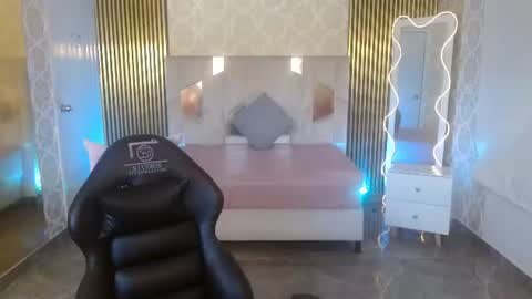 kolyn_tay online show from August 1, 7:24 pm