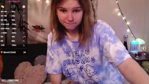 Snapshot of komorebbi chatting on December 5, 10:45 pm Marta online show from December 5, 10:45 pm