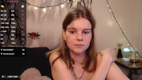 Snapshot of komorebbi chatting on December 7, 10:17 pm Marta online show from December 7, 10:17 pm