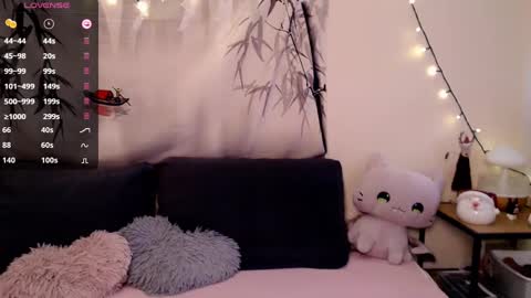 Snapshot of komorebbi chatting on January 1, 8:35 am Marta online show from January 1, 8:35 am