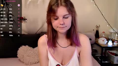 Snapshot of komorebbi chatting on January 3, 8:32 pm Marta online show from January 3, 8:32 pm