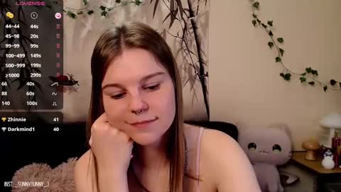 Snapshot of komorebbi chatting on March 1, 11:47 pm Marta online show from March 1, 11:47 pm