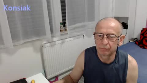 Snapshot of konsiak chatting on May 1, 9:41 pm Komsiak online show from May 1, 9:41 pm