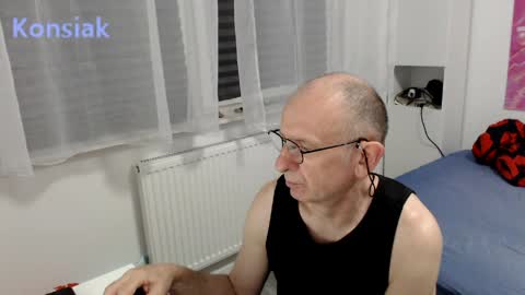 Snapshot of konsiak chatting on May 5, 4:15 pm Komsiak online show from May 5, 4:15 pm