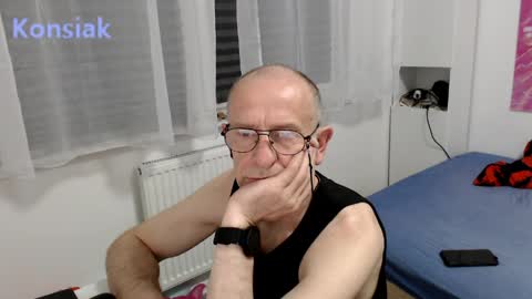 Snapshot of konsiak chatting on May 6, 4:45 pm Komsiak online show from May 6, 4:45 pm