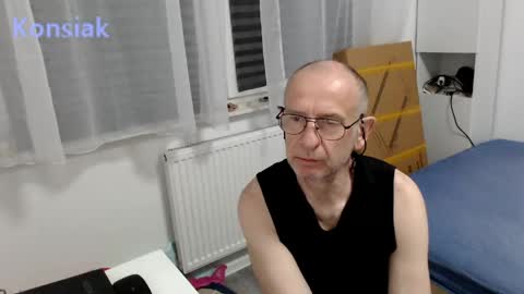 Snapshot of konsiak chatting on May 9, 9:09 pm Komsiak online show from May 9, 9:09 pm