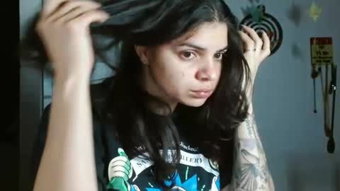 Snapshot of koranikky08 chatting on February 5, 2:27 am Karoll online show from February 5, 2:27 am