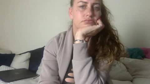 Snapshot of koyoteej chatting on January 15, 11:21 am koyoteej online show from January 15, 11:21 am