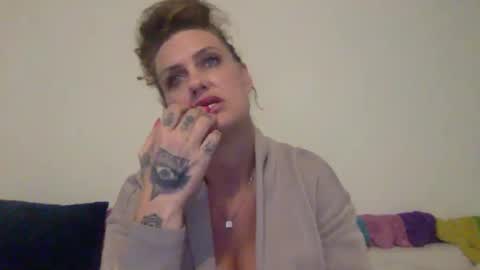 Snapshot of koyoteej chatting on January 17, 7:16 pm koyoteej online show from January 17, 7:16 pm