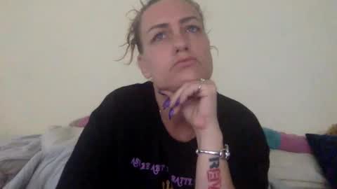 Snapshot of koyoteej chatting on February 11, 6:22 pm koyoteej online show from February 11, 6:22 pm