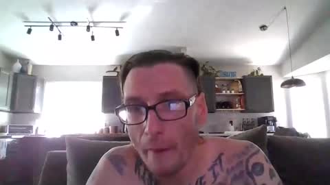 Snapshot of krasher2313 chatting on March 1, 6:00 pm hard hung horny online show from March 1, 6:00 pm