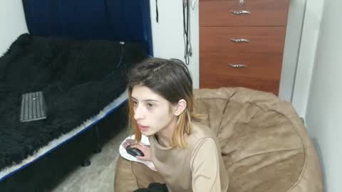 kratos_and_afrodita online show from October 11, 2:22 am