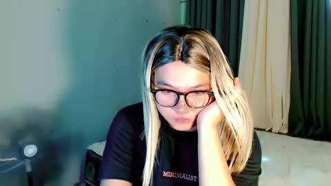 Snapshot of krezikeed chatting on May 9, 1:11 am krezikeed online show from May 9, 1:11 am