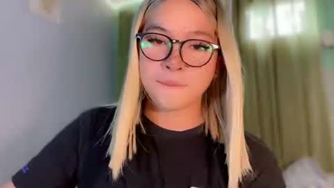 Snapshot of krezikeed chatting on May 27, 5:59 am krezikeed online show from May 27, 5:59 am