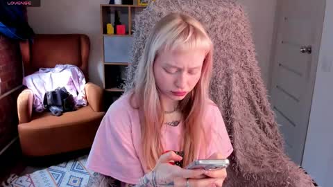 kris_grant online show from April 12, 10:31 am