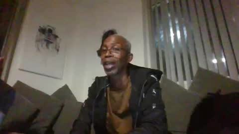 Snapshot of krisangels1 chatting on October 4, 9:13 pm Kris and Angels Summer Snowy IvY online show from October 4, 9:13 pm