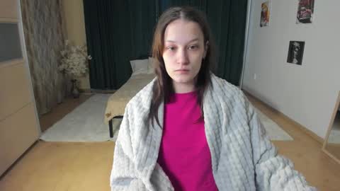 Snapshot of krisdoeil chatting on February 10, 2:04 am krisdoeil online show from February 10, 2:04 am