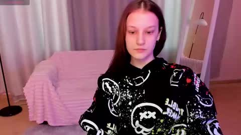 Snapshot of krisdoeil chatting on February 13, 2:18 am krisdoeil online show from February 13, 2:18 am