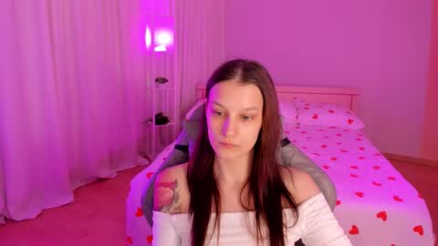 Snapshot of krisdoeil chatting on February 25, 2:10 am krisdoeil online show from February 25, 2:10 am