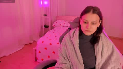 Snapshot of krisdoeil chatting on March 3, 2:18 am krisdoeil online show from March 3, 2:18 am