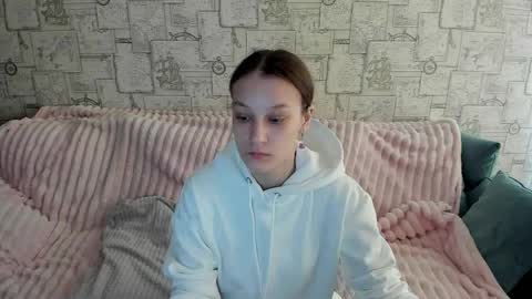 krisdoeill online show from May 2, 1:54 am