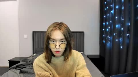 krisfemboy online show from January 8, 2:19 pm