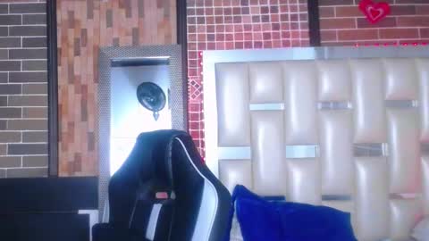 Snapshot of kriss_sweetboobs chatting on February 23, 4:35 pm kriss_sweetboobs online show from February 23, 4:35 pm