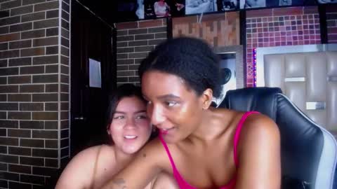 Snapshot of kriss_sweetboobs chatting on February 25, 3:05 pm kriss_sweetboobs online show from February 25, 3:05 pm