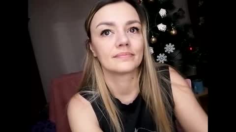 Snapshot of krisssexi chatting on December 23, 7:06 am KrissSexi online show from December 23, 7:06 am