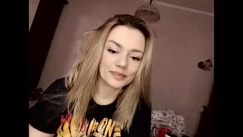 Snapshot of krisssexi chatting on February 26, 5:53 am KrissSexi online show from February 26, 5:53 am