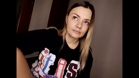 Snapshot of krisssexi chatting on November 18, 6:18 am KrissSexi online show from November 18, 6:18 am