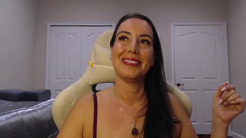 Snapshot of krissy2024 chatting on December 24, 12:11 am Krissy online show from December 24, 12:11 am