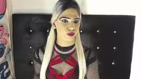 Snapshot of kristal_queen01 chatting on May 25, 6:03 pm kristal_queen01 online show from May 25, 6:03 pm