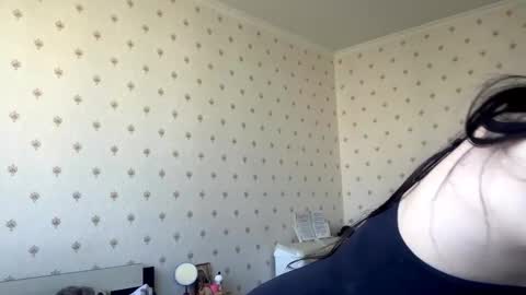 Snapshot of kristaldegeyter chatting on May 6, 9:47 am Kristal online show from May 6, 9:47 am