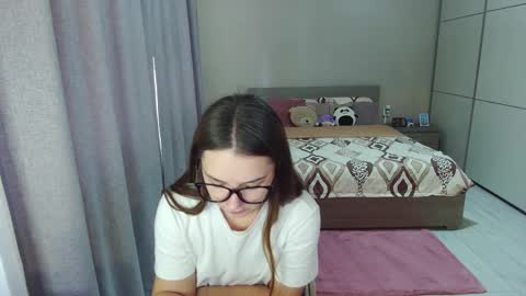 twitter    Annemarye 23 online show from September 16, 6:58 am