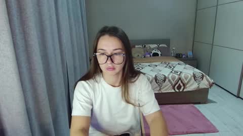 twitter    Annemarye 23 online show from September 17, 6:15 am