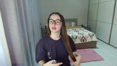 twitter    Annemarye 23 online show from April 2, 5:16 am