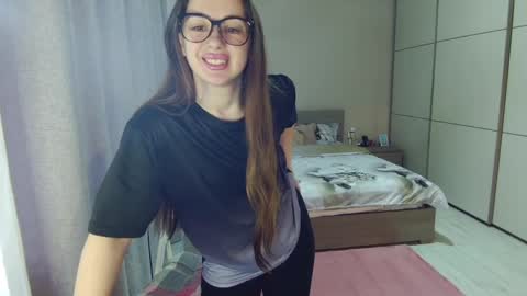 twitter    Annemarye 23 online show from April 11, 5:12 am