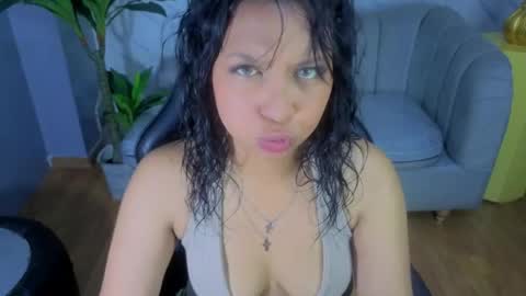 Snapshot of kristen_black_t chatting on April 21, 3:02 am kris online show from April 21, 3:02 am