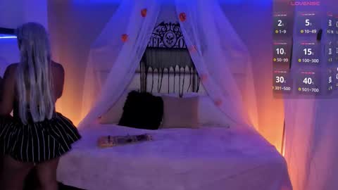 Kristen online show from October 31, 11:55 am