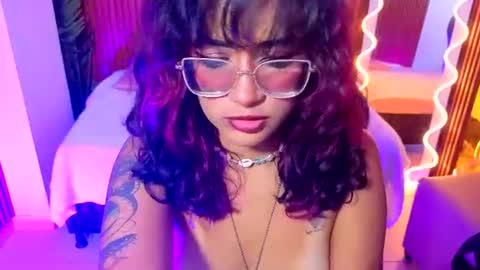Snapshot of kristen_tay chatting on July 7, 6:47 am kristen_tay online show from July 7, 6:47 am