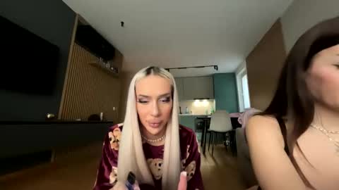 Kris the doll online show from December 3, 1:09 pm