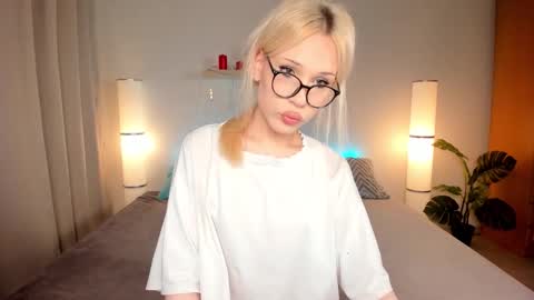 Snapshot of kristial_soopxxx chatting on September 16, 4:19 pm Kristal online show from September 16, 4:19 pm