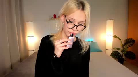 Snapshot of kristial_soopxxx chatting on October 3, 4:59 pm Kristal online show from October 3, 4:59 pm