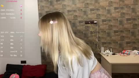 Snapshot of kristiancommes chatting on May 21, 5:09 pm Alisa online show from May 21, 5:09 pm